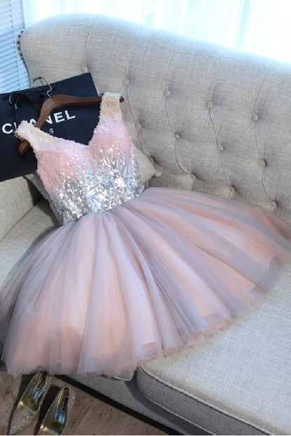 A-Line V-Neck Short Light Grey Tulle Homecoming Dress with Sequins cg115